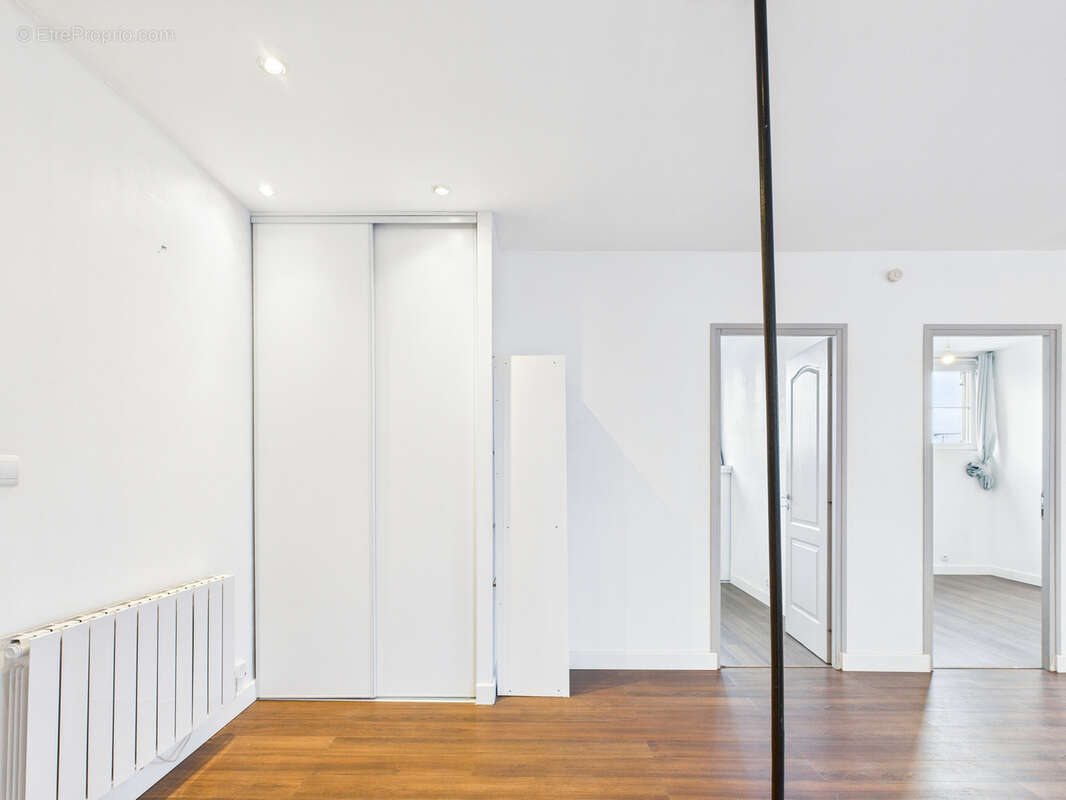 Secteur Saint Martin: Magnifique emplacement pour cet appartement de type 3 composé de 2 chambres - photo 3