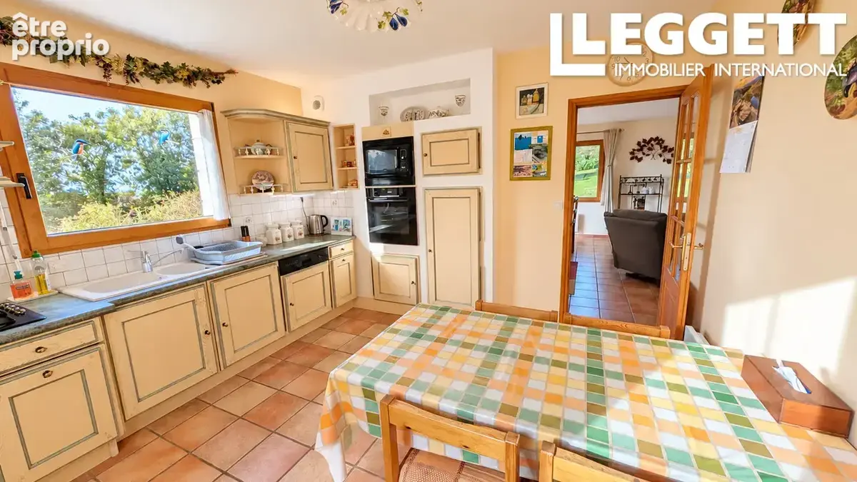 Maison de campagne privée de 4 chambres avec 6370m², bassin, accès par portail et beaux terrain - Lohuec - photo 4