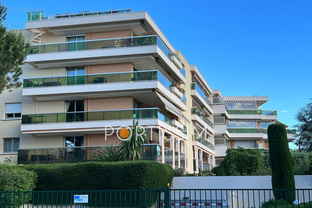 Appartement à SAINT-LAURENT-DU-VAR