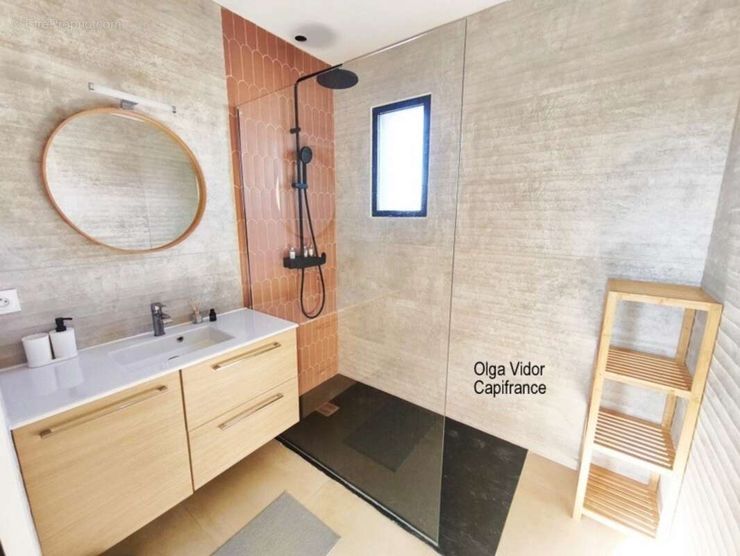 Dpt  (34), à vendre  GRAU D'AGDE  villa P6  195 m² avec piscine, garage, suites parentales - photo 15