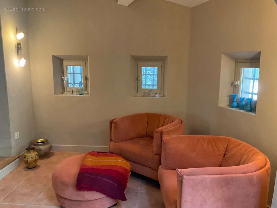 Proprieté  à 20 mns d'Aix en Provence sur la commune de Rognes  380m2 avec 8 chambres - photo 14