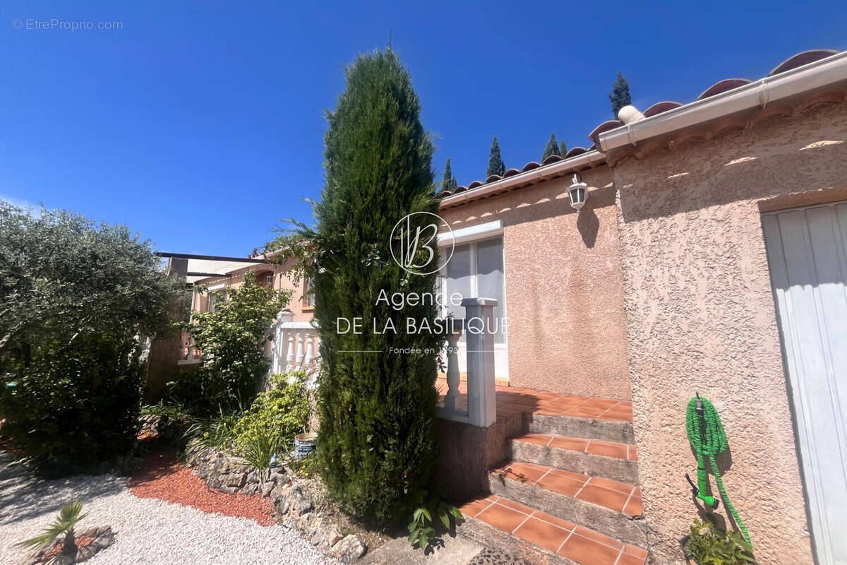 Maison à SEILLONS-SOURCE-D'ARGENS