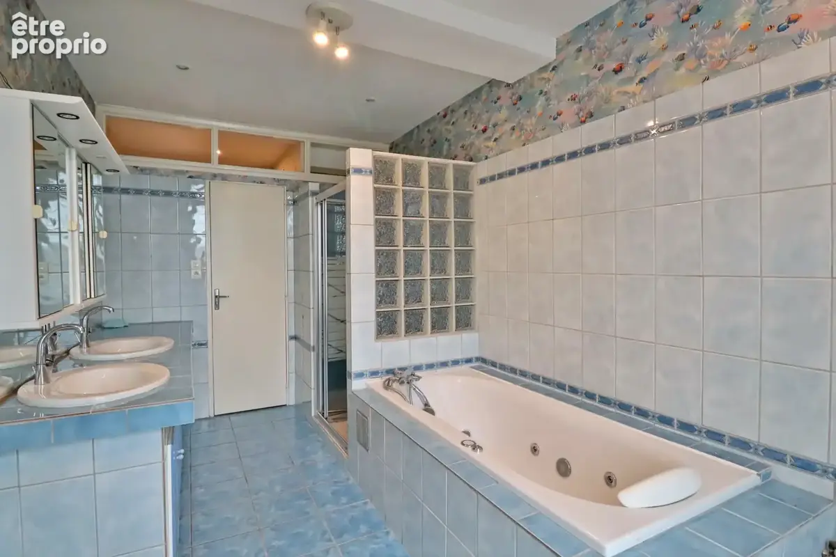 Maison pleine de charme en pierre   222 m2 de confort et de lumière dans un cadre paisible - photo 7