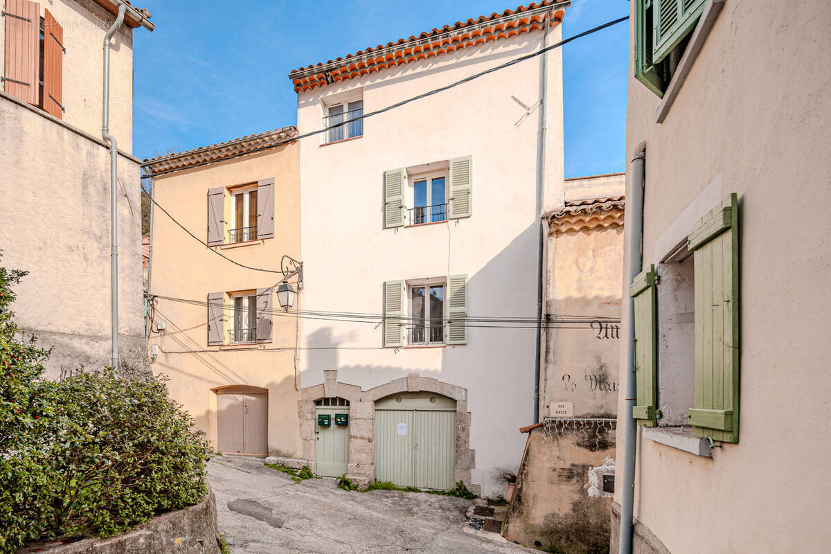 Appartement à MEOUNES-LES-MONTRIEUX