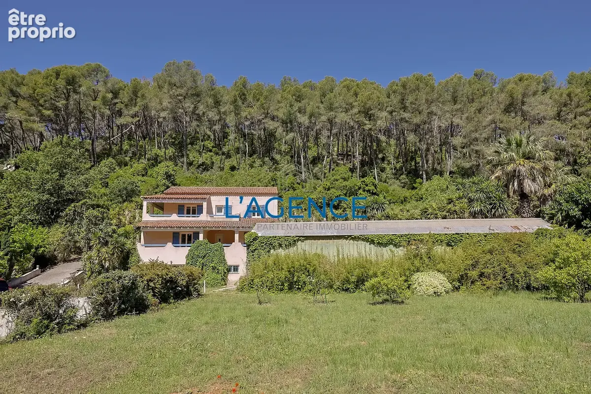 CARQUEIRANNE VILLA 233m2 - 8 Chambres  - Terrain 7023m avec piscine - photo 19