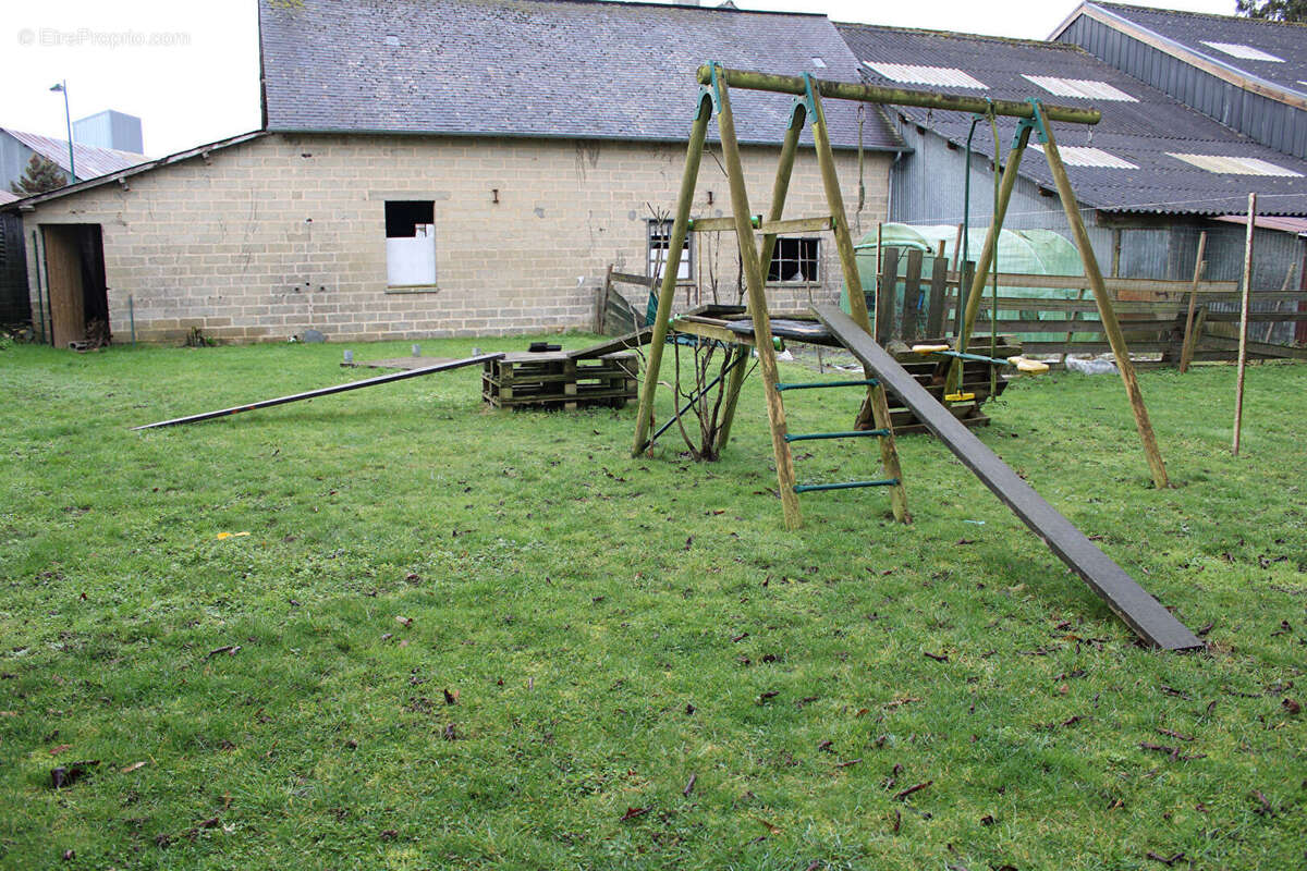 Maison à FONTAINE-COUVERTE
