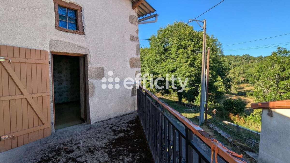 Maison à SAINT-REMY-SUR-DUROLLE