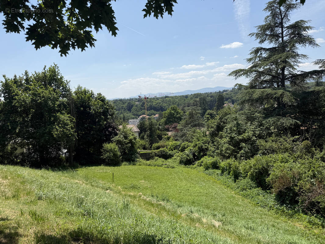 Terrain à CHARBONNIERES-LES-BAINS