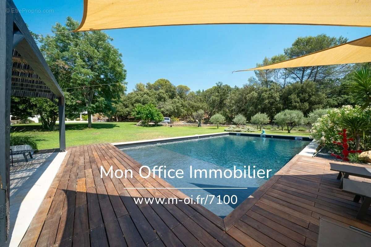 Référence : 7100-NGU. - Maison 9 pièces - Piscine - village à pied - calme - 276m2 - photo 3