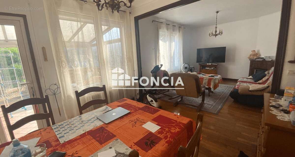 Le charme d'une maison familiale au cœur d'un quartier recherché de Gagny ! - photo 5