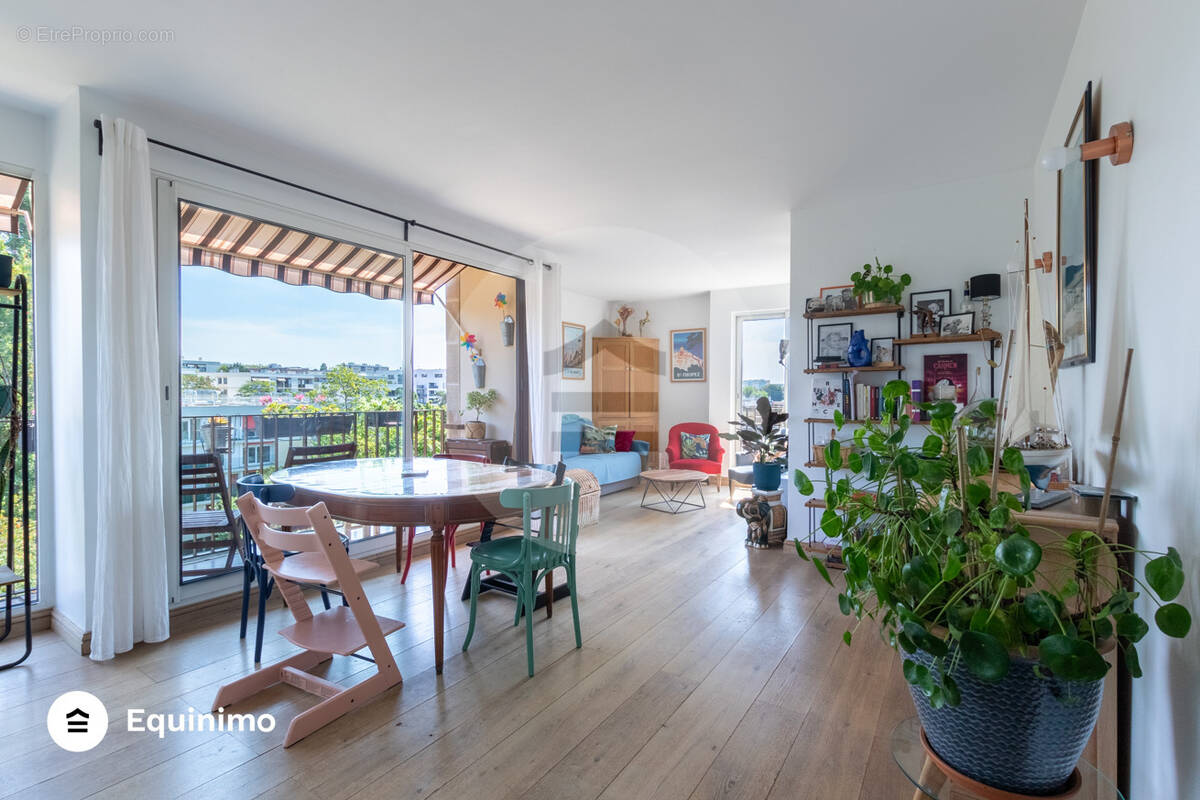 Appartement à FRESNES