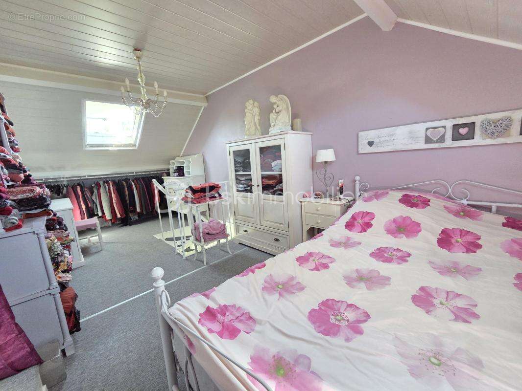 Magnifique Pavillon de plain pied de 149m² avec patio et dépendances à Avril sur Loire - photo 16