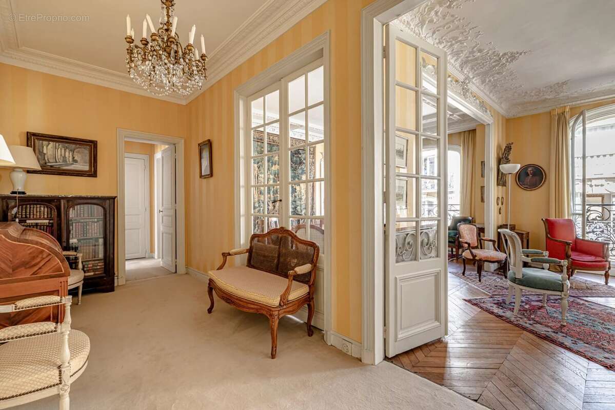 Appartement à PARIS-16E