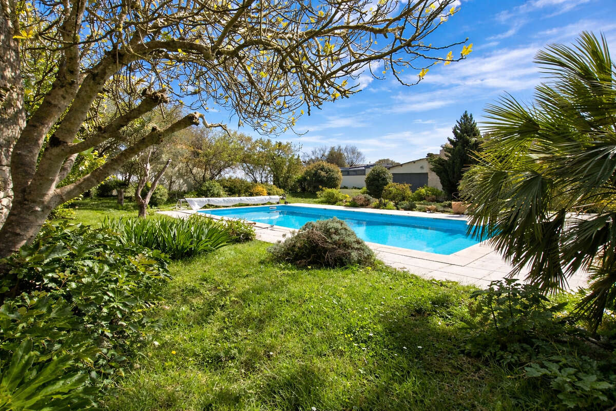 Sainte-soulle propriété 223 m² + gite de 52 m²  5aux multiples possibilités à 15 minutes de la rochelle - photo 2