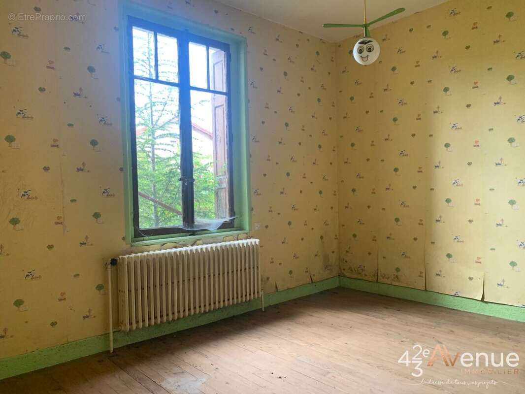 Appartement à VEAUCHE