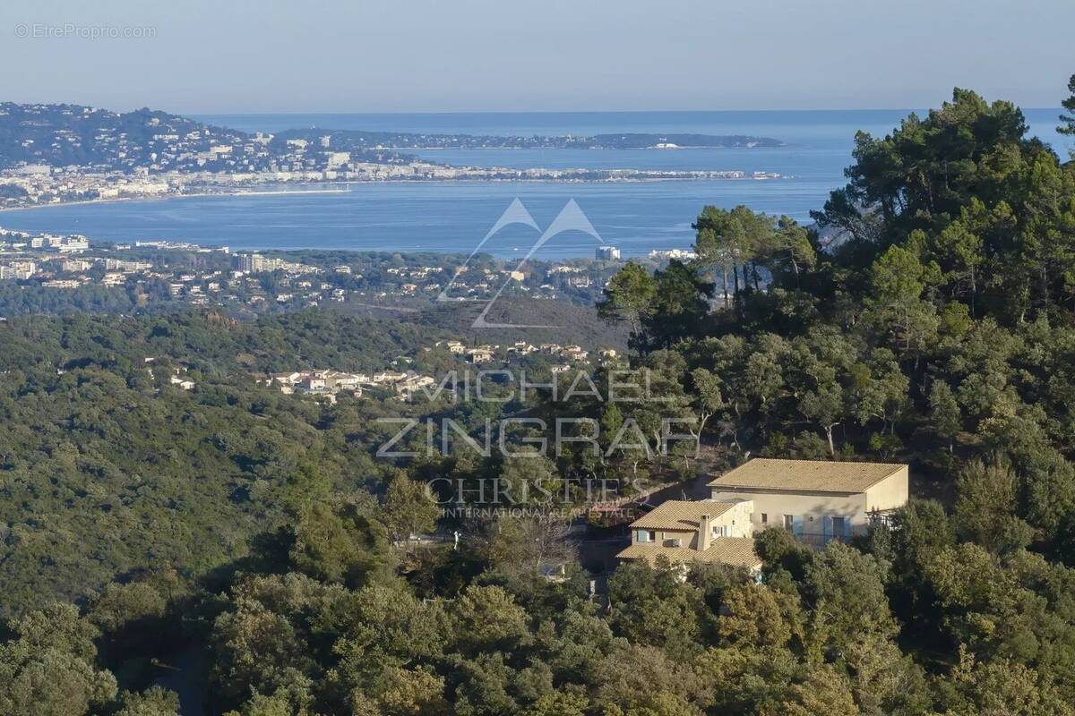 Maison à MANDELIEU-LA-NAPOULE
