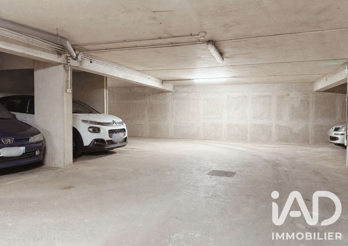 Photo 2 - Parking à PARIS-10E