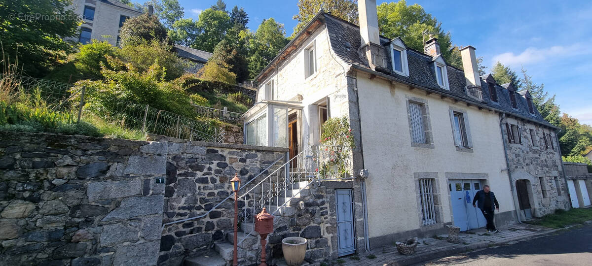 Maison à SAINT-URCIZE