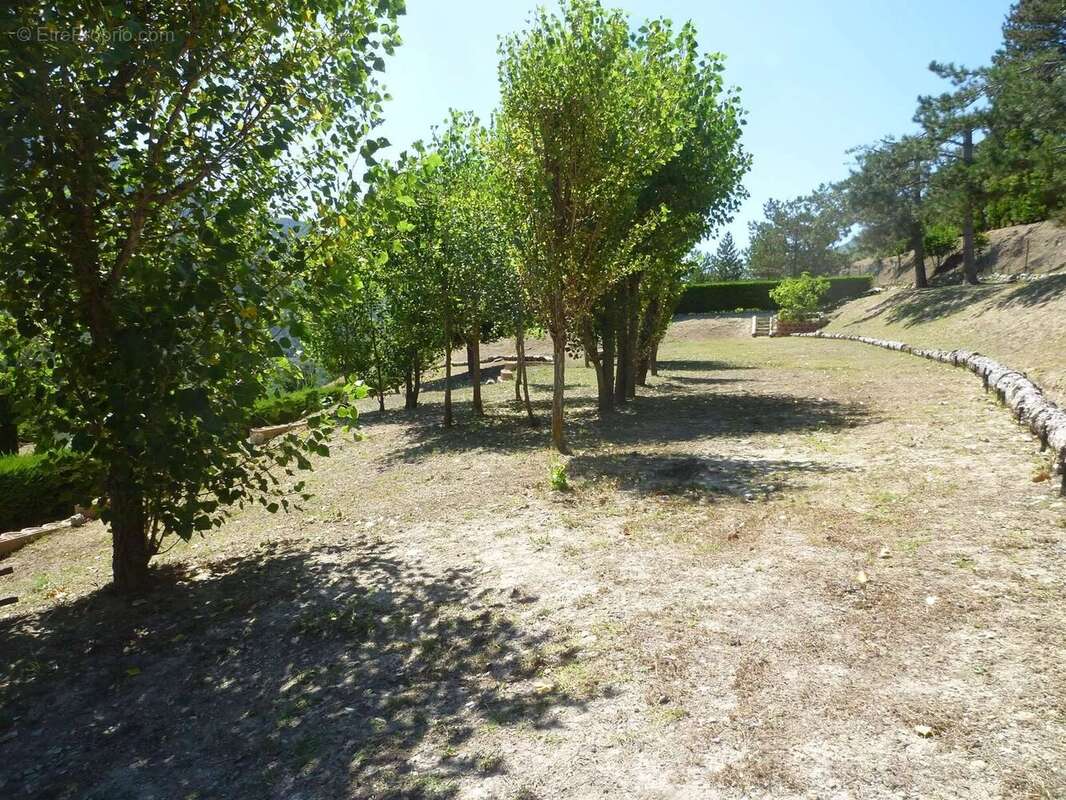 Maison à PUGET-THENIERS