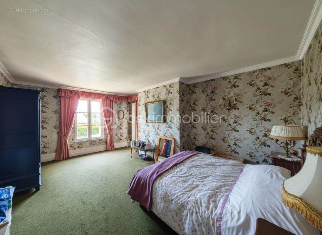 Maison ancienne en pierre de 130 m² avec dépendances sur 2 830 m² de terrain - photo 8