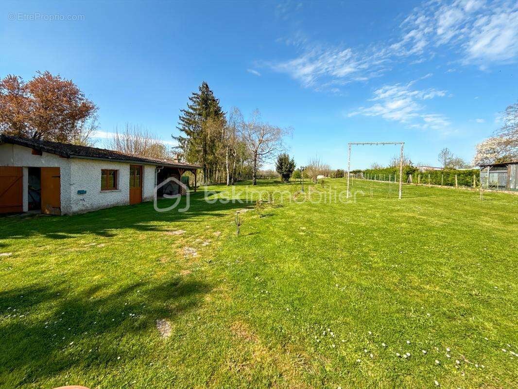 Maison à MONTACHER-VILLEGARDIN