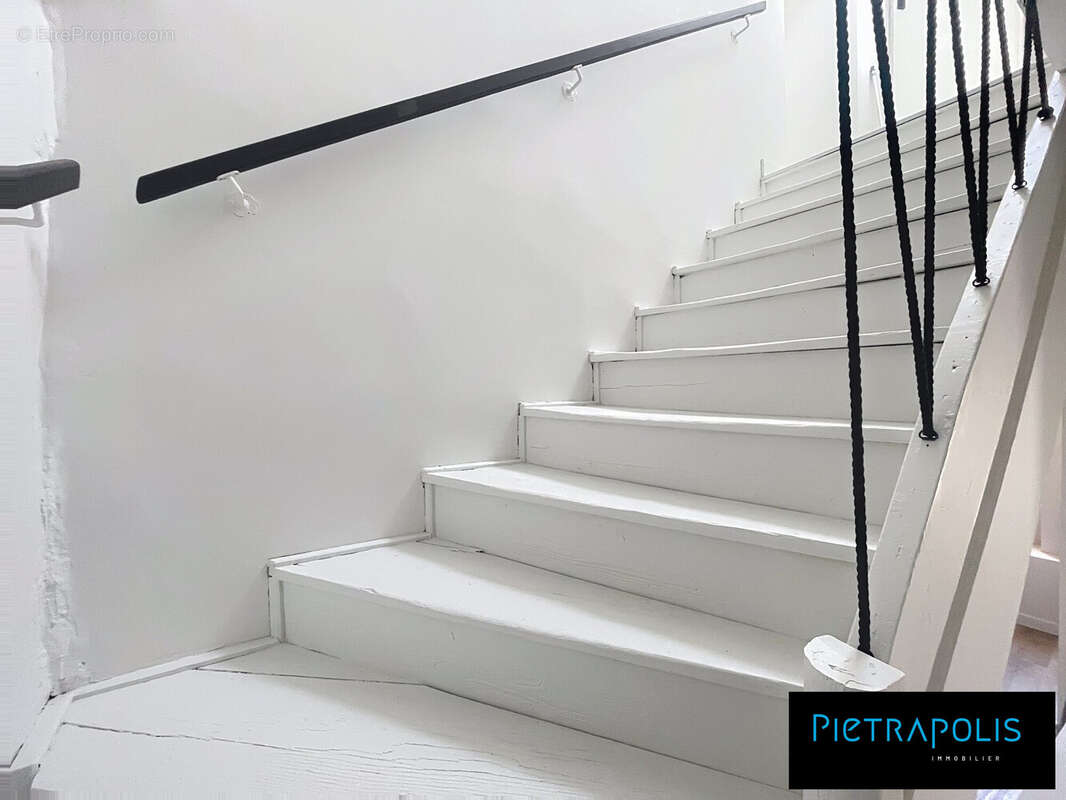 Escalier 3 eme niveau - Maison à BRINDAS