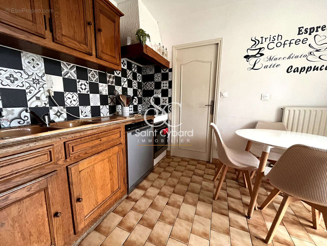 Maison à SAINT-YRIEIX-SUR-CHARENTE