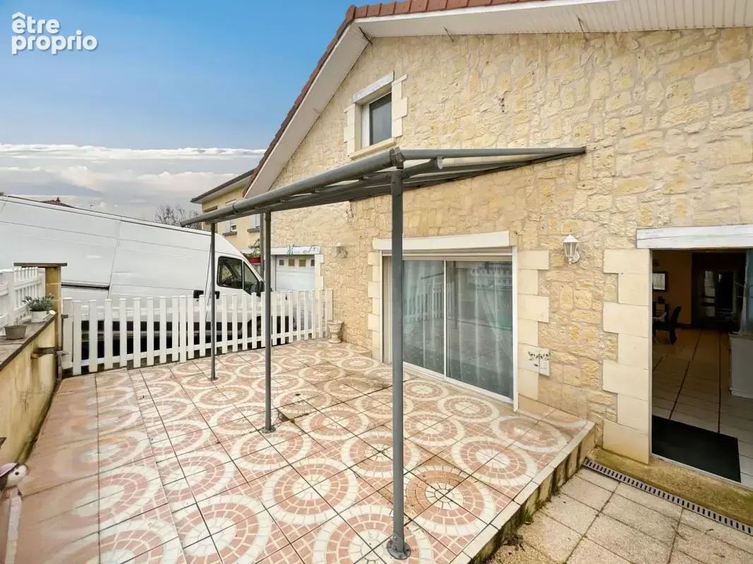 Maison façon loft/ volumes /garage/terrasse/jardin/3 suites parentales ! - photo 2