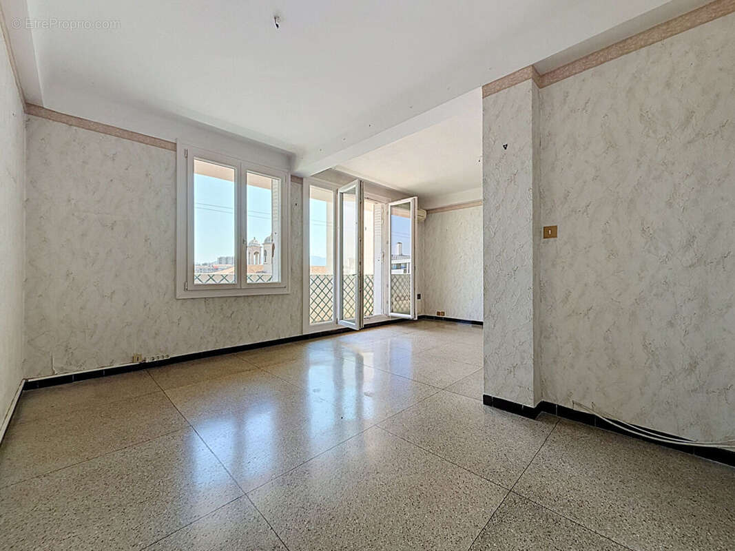 Appartement à MARSEILLE-4E