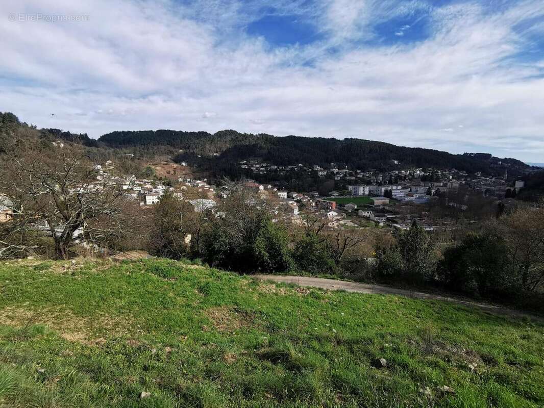   - Terrain à VALS-LES-BAINS