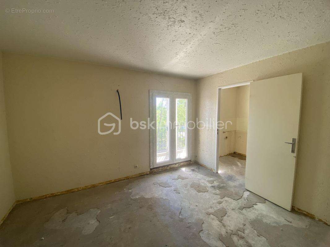 SAINT-CHRISTOL ((84) -  Créez votre T2 sur mesure ! Plateau sous forme d'appartement de 68 m² env. situé au 1er étage avec ascen - photo 16