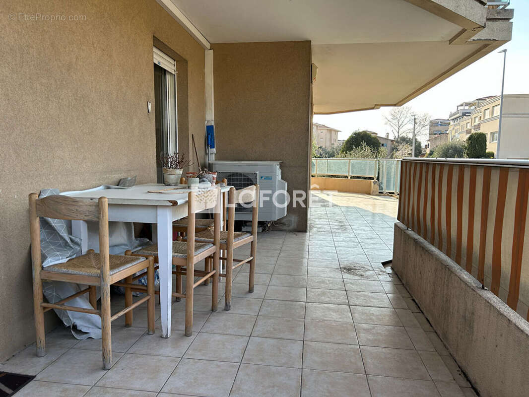 Appartement à SAINT-LAURENT-DU-VAR