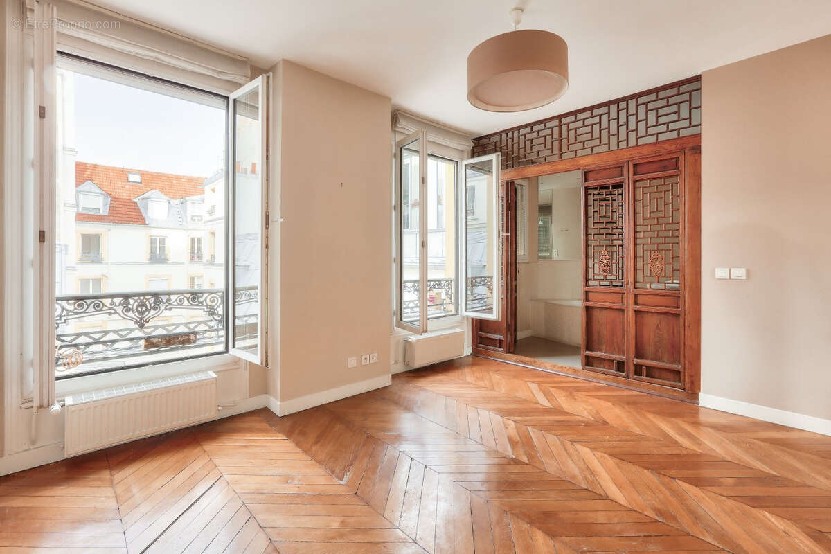Appartement à PARIS-2E