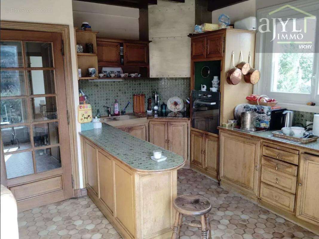 Maison 220 m² à Thiers  - photo 8