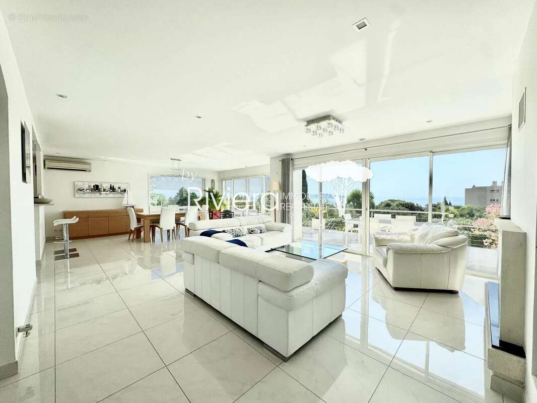 Cavalaire   propriété 309m2 vue mer, piscine & proche plages - photo 8
