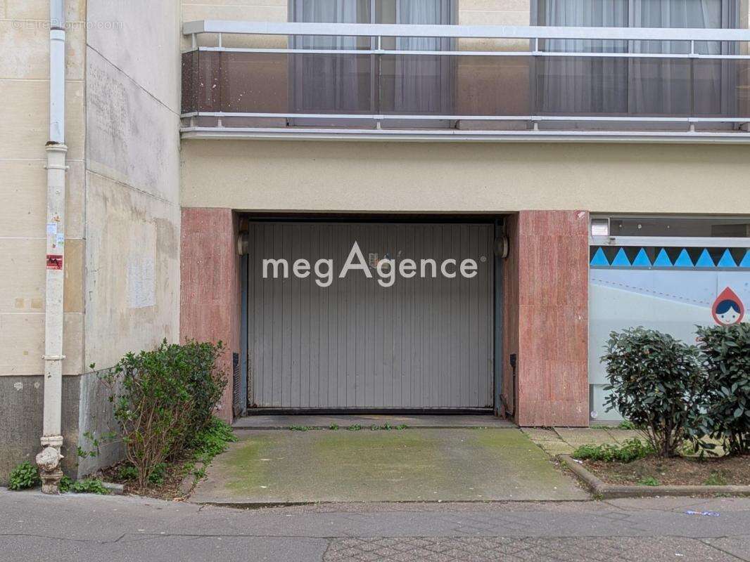 Parking à PARIS-11E