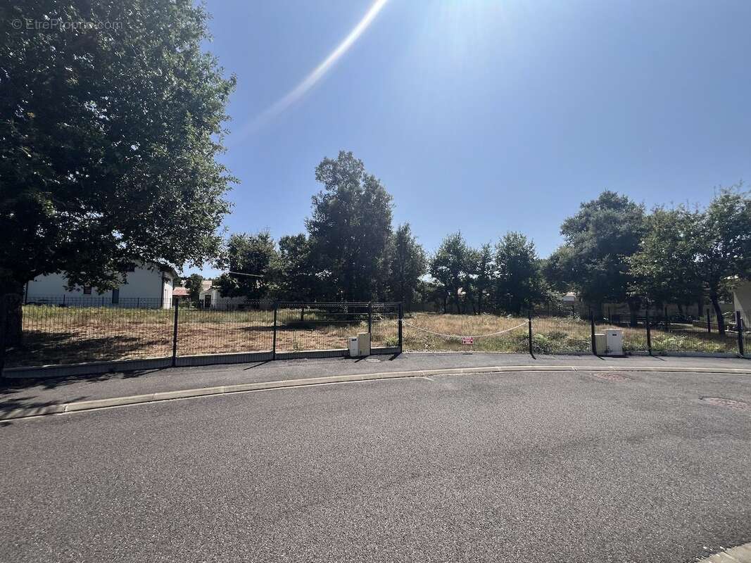 Terrain à VIELLE-SAINT-GIRONS