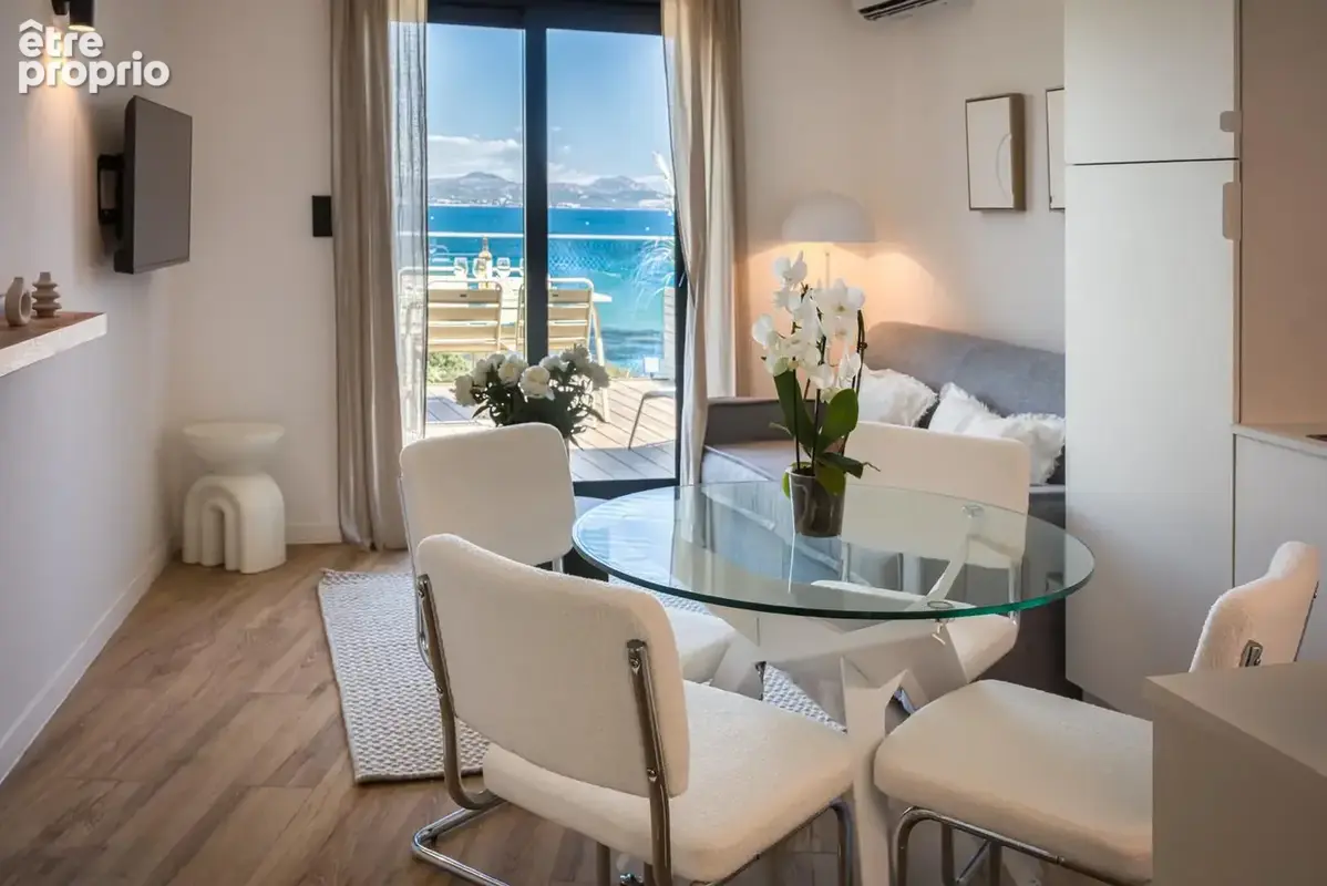 Appartement à ROQUEBRUNE-SUR-ARGENS