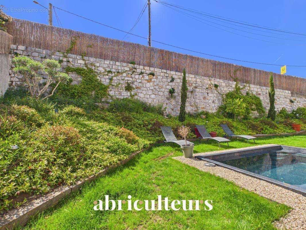 Maison familiale 2024 – 120 m² – DPE A – 3 chambres – Jardin - mini-piscine éco – Centre-ville Saint-Laurent-du-Var - photo 21