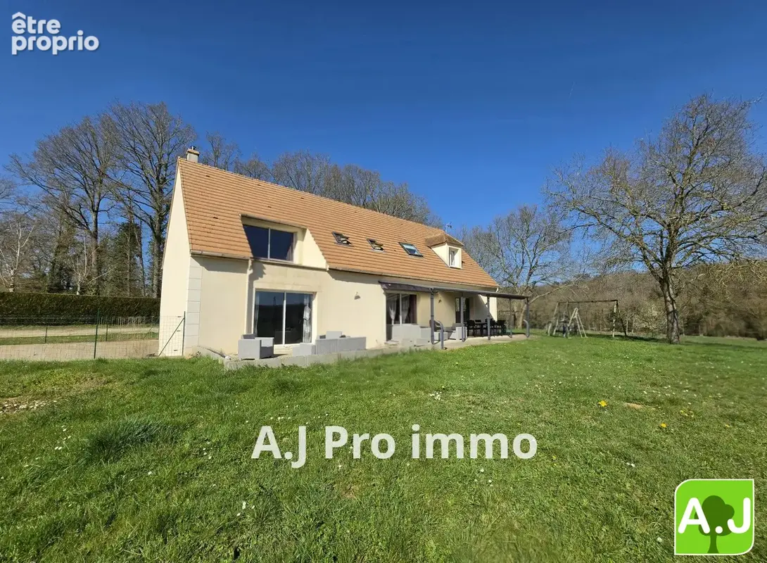 Maison à HOUDAN