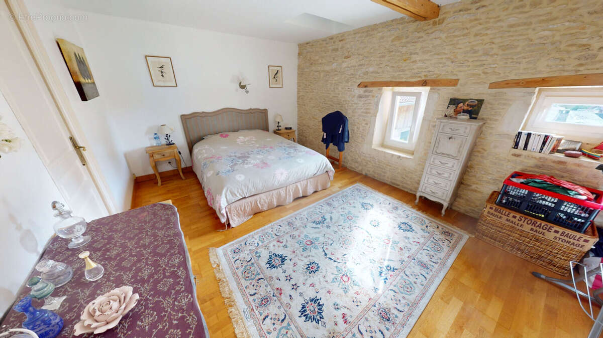 Maison à ARGENCES