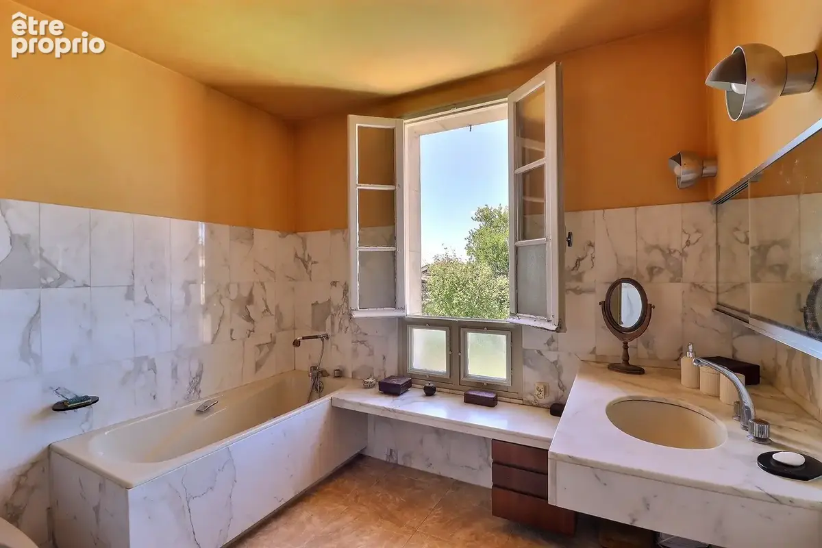 Demeure familiale 312 m2 avec jardin piscinable - photo 11