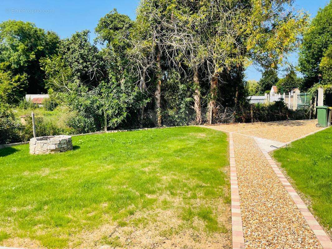 Maison à SAINTE-GEMME-MORONVAL