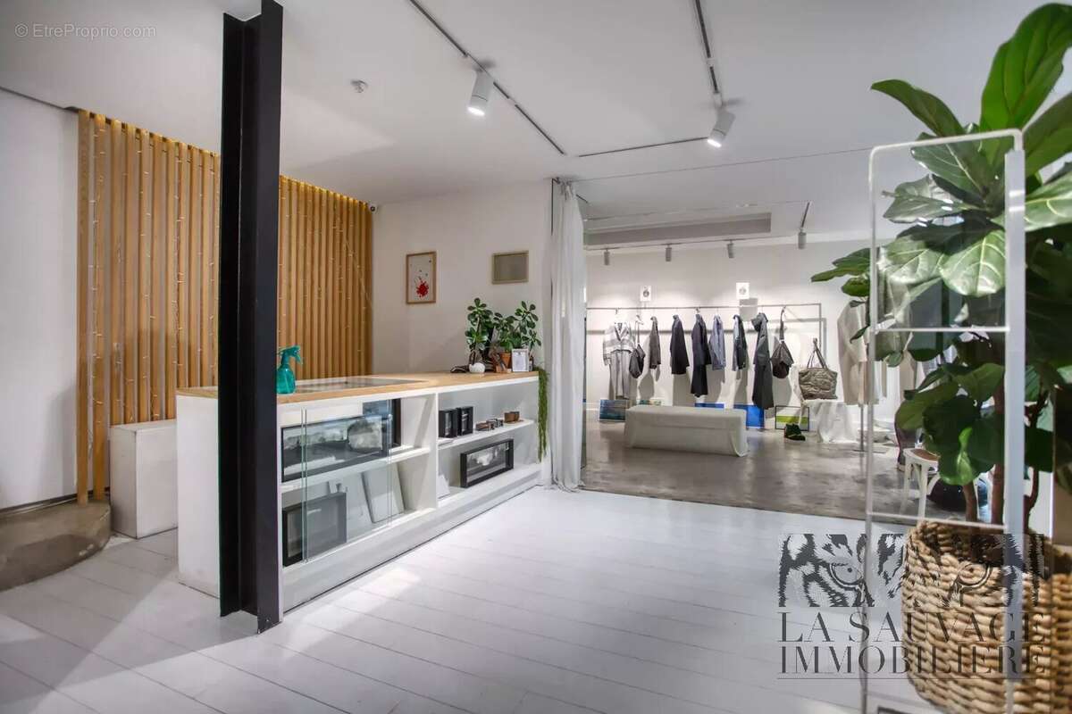 Commerce à PARIS-1E