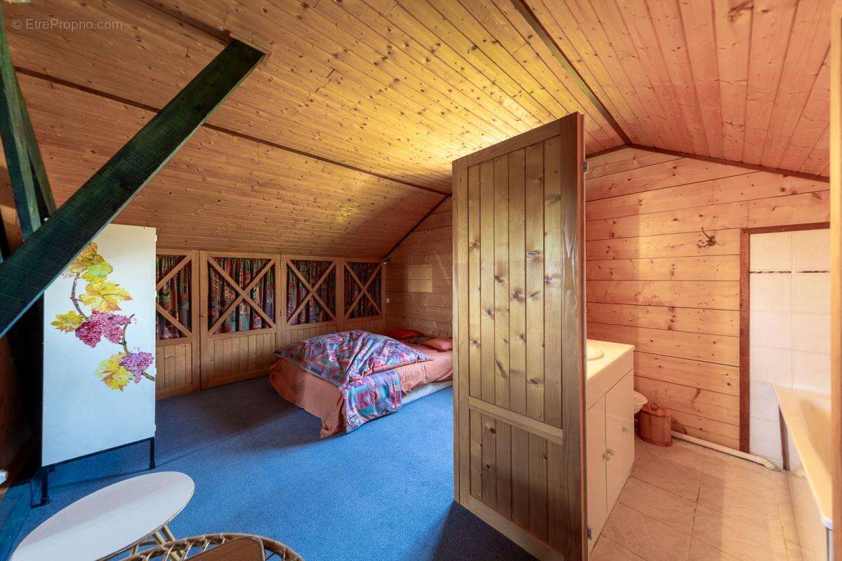 HURIGNY – Chalet suisse d'exception de 110m² sur 2 400 m² de terrain sans vis-à-vis – Fort potentiel de rénovation ! - photo 18