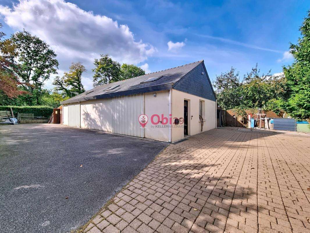 Maison à CHATEAUNEUF-DU-FAOU