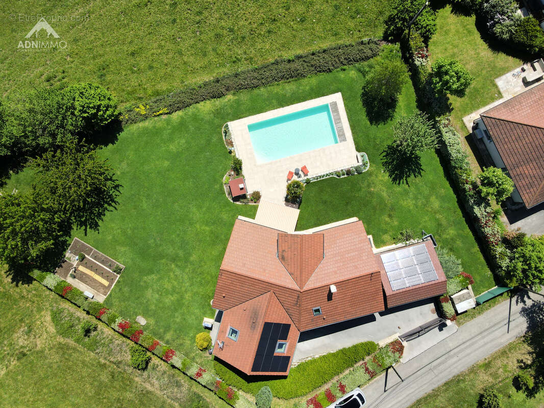 Maison à PERON