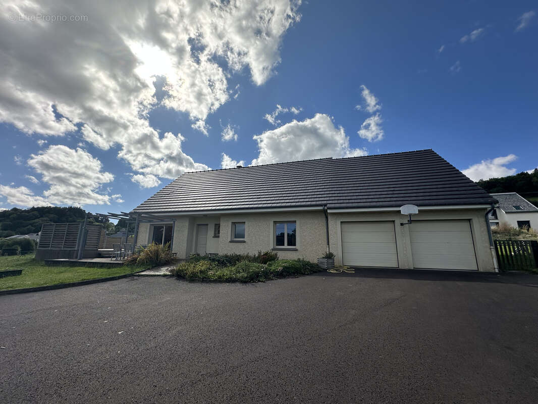 Maison à SAINT-BONNET-PRES-ORCIVAL