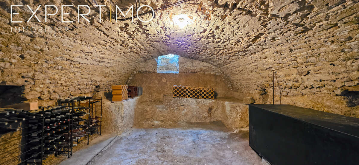 Maison de caractère en pierres   volumes généreux et prestations soignées - photo 22