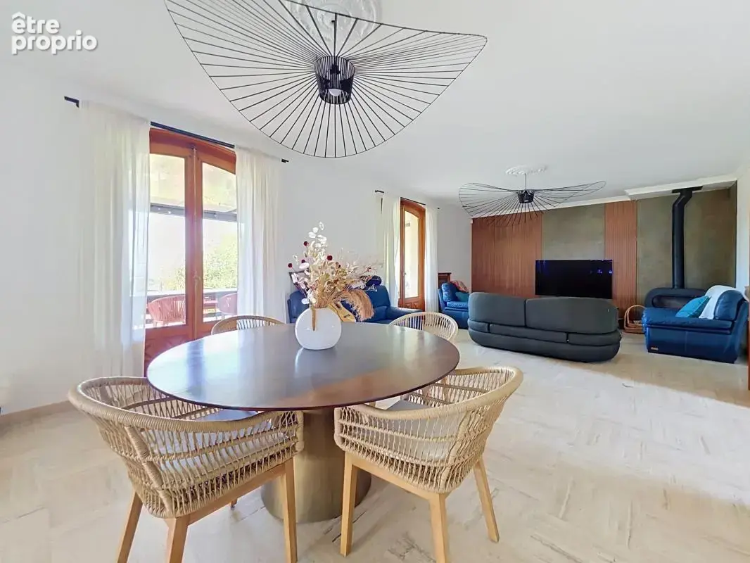 Maison - 4 Chambres - Possibilité 5 - Bureau - Sous sol complet - Garage - Piscine - Jardin - Magnifique vue - photo 12